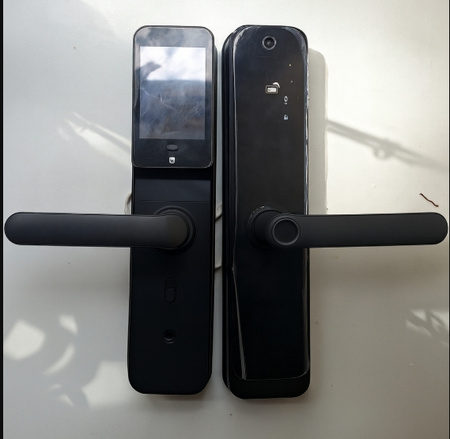 Inteligentny Zamek do Drzwi z Ekranem Kamerą i Czytnikiem – Smart Lock