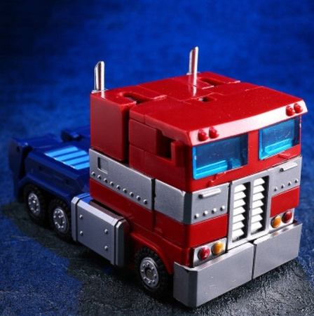 SAMOCHODOWYCH ROBOT AUTO ZABAWKA 2w1 OPTIMUS PRIME