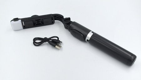 KIJEK DO SELFIE STICK TRIPOD STATYW z PILOTEM z LAMPA BLUETOOTH 104cm 360° (1)