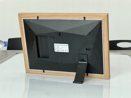 CYFROWA RAMKA NA ZDJĘCIA FRAMEO WI-FI 10,1" WYSOKA PANEL 32G PAMIĘCI