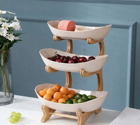 Elegancki 3-poziomowy stojak z różowymi miskami i bambusową ramą